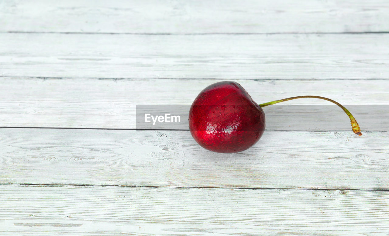 Ripe cherry on a wooden background with water drops. tasty and healthy food.