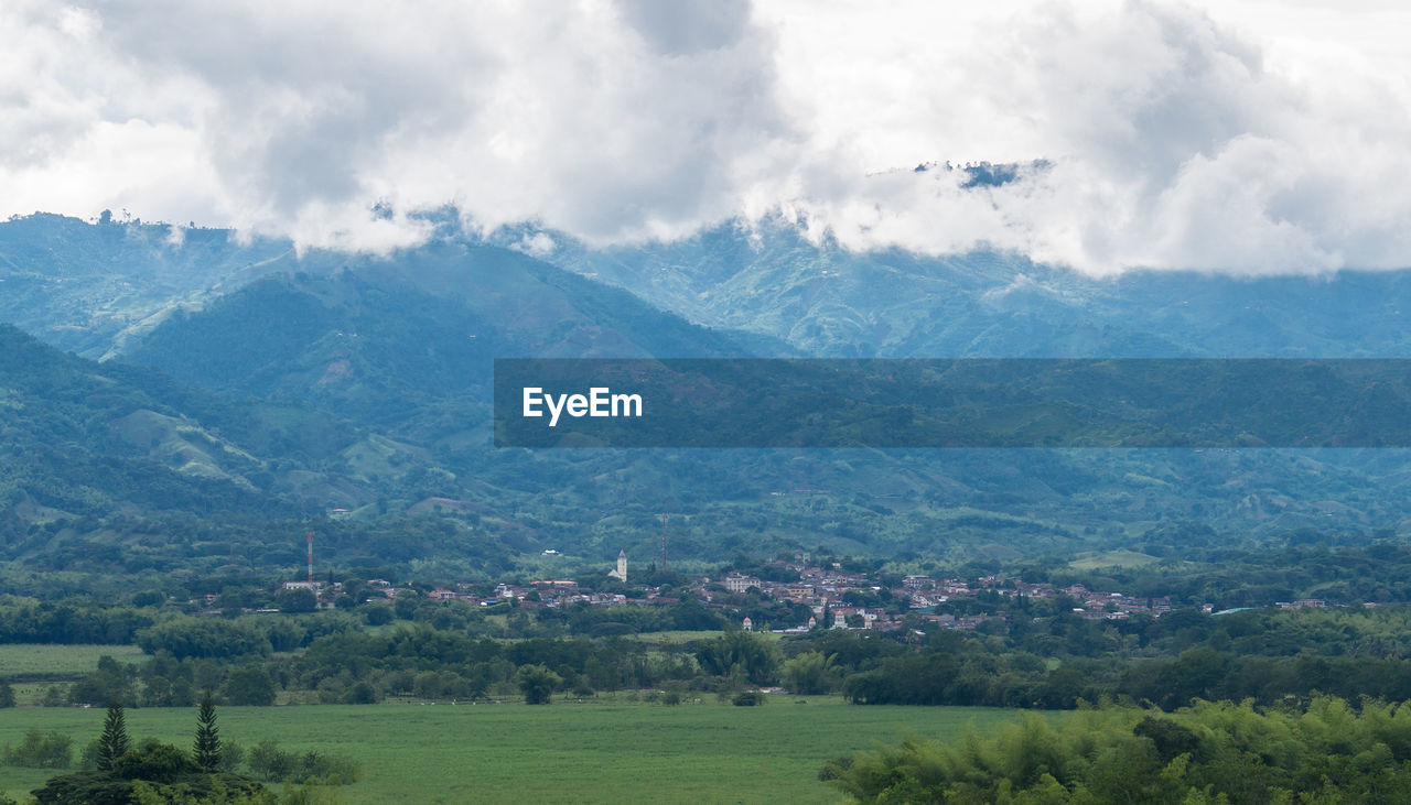 PANORAMIC VIEW OF LANDSCAPE AND MOUNTAINS AGAINST SKY