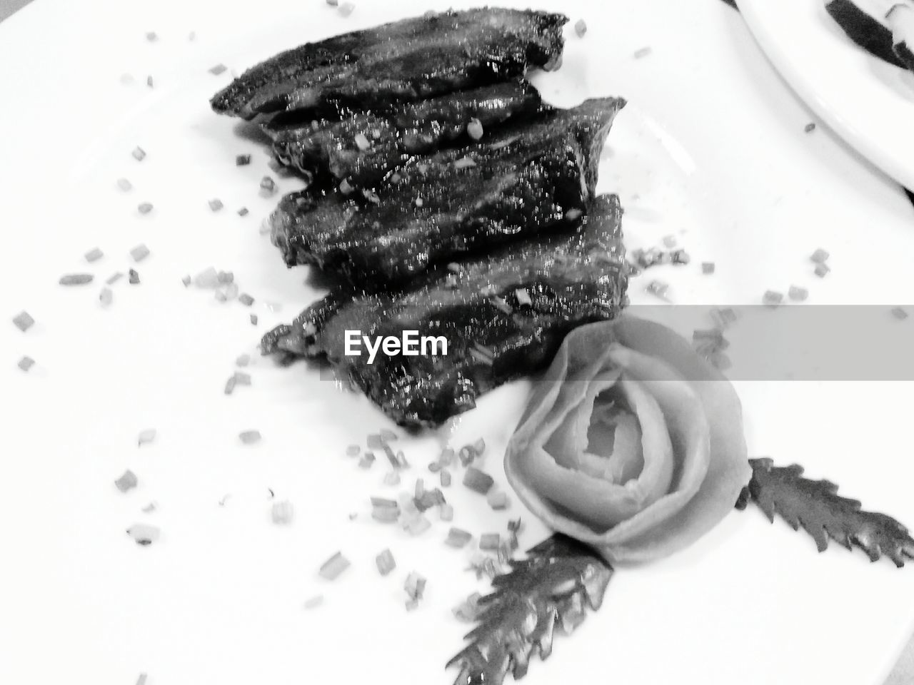 CLOSE-UP OF DESSERT IN PLATE