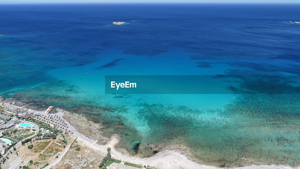 HIGH ANGLE VIEW OF SEA WAVES