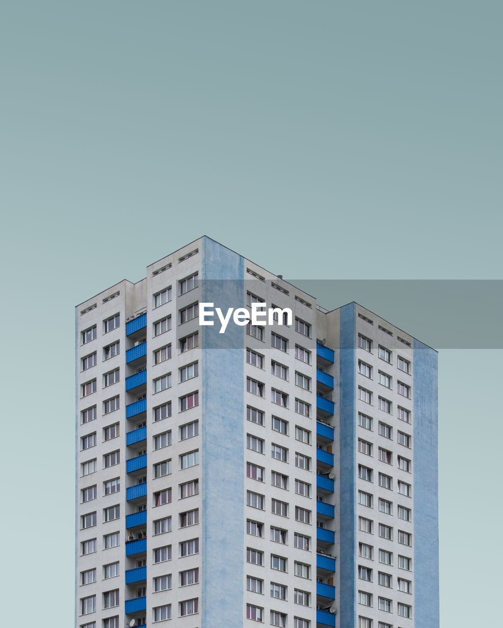 LOW ANGLE VIEW OF BUILDINGS AGAINST CLEAR SKY