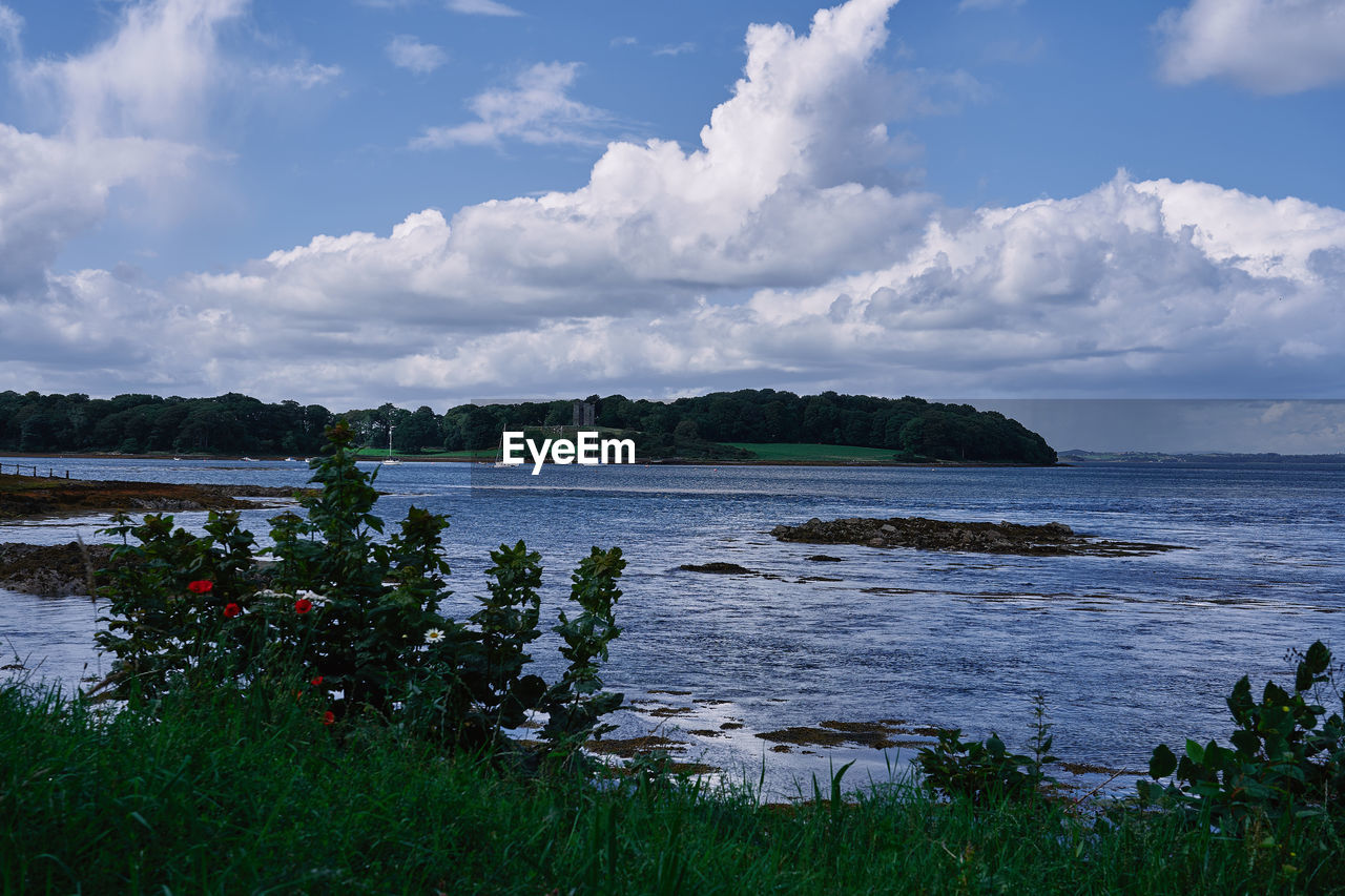 PANORAMIC VIEW OF SEA AGAINST SKY