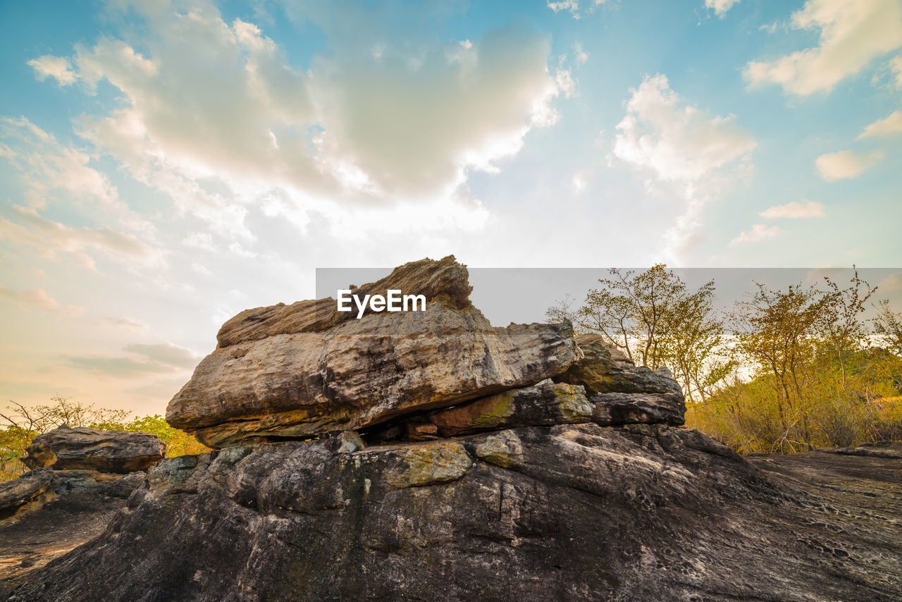 SCENIC VIEW OF ROCK FORMATION AGAINST SKY