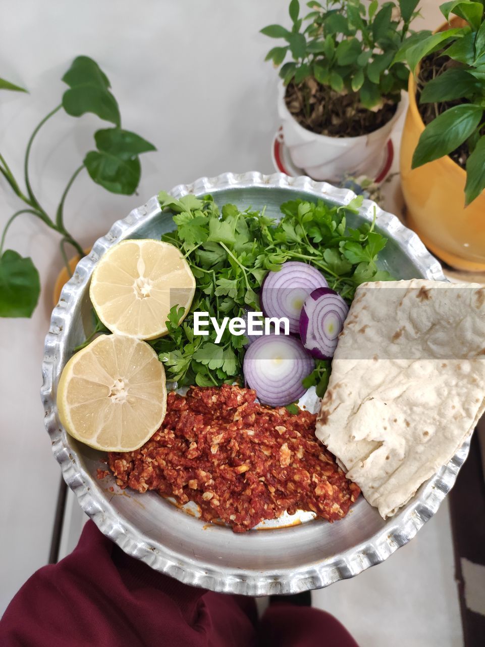 HIGH ANGLE VIEW OF FRUITS IN PLATE