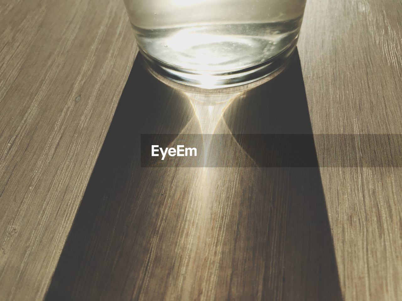 CLOSE-UP VIEW OF WATER ON TABLE