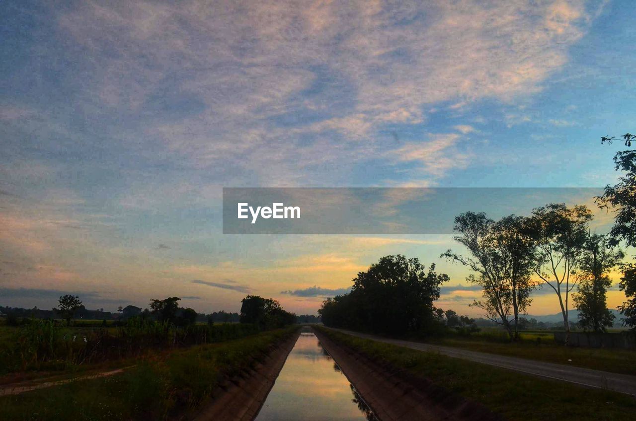 VIEW OF RAILWAY TRACKS AGAINST SKY