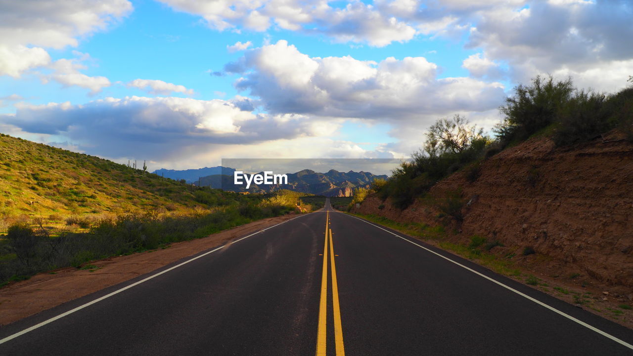 EMPTY ROAD ALONG COUNTRYSIDE LANDSCAPE