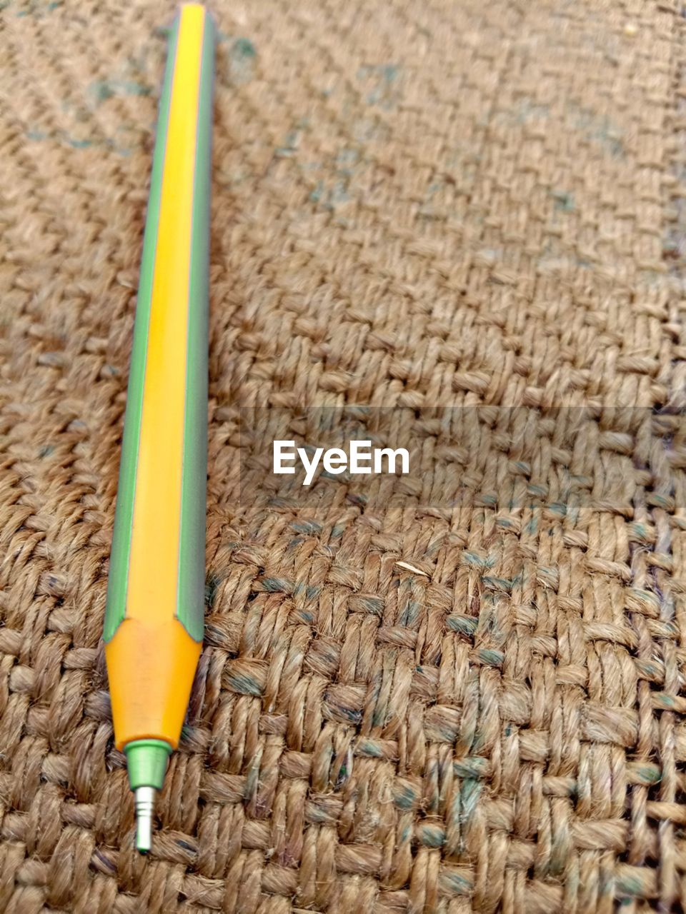 HIGH ANGLE VIEW OF PENCILS ON TABLE