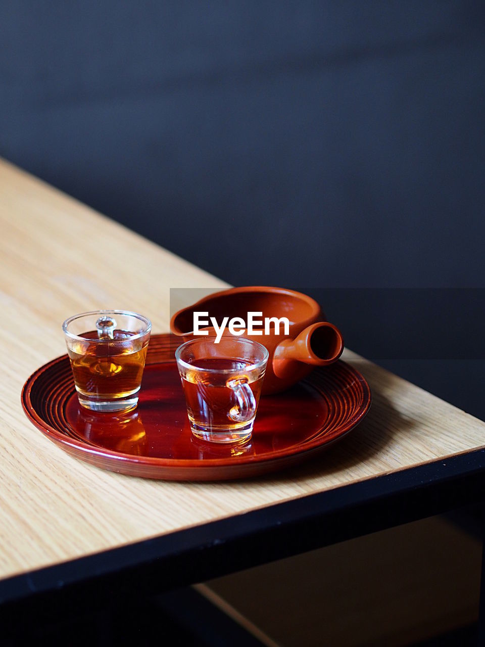 CLOSE-UP OF TEA IN GLASS ON TABLE