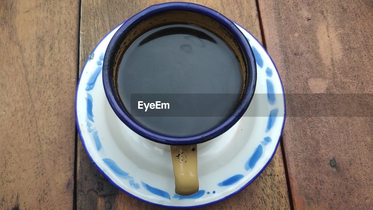 blue, wheel, food and drink, high angle view, cup, wood, table, mug, crockery, saucer, coffee cup, drink, directly above, circle, no people, coffee, refreshment, still life, indoors, plate, close-up, hot drink