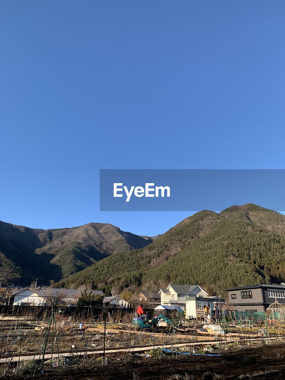 SCENIC VIEW OF MOUNTAINS AGAINST CLEAR SKY