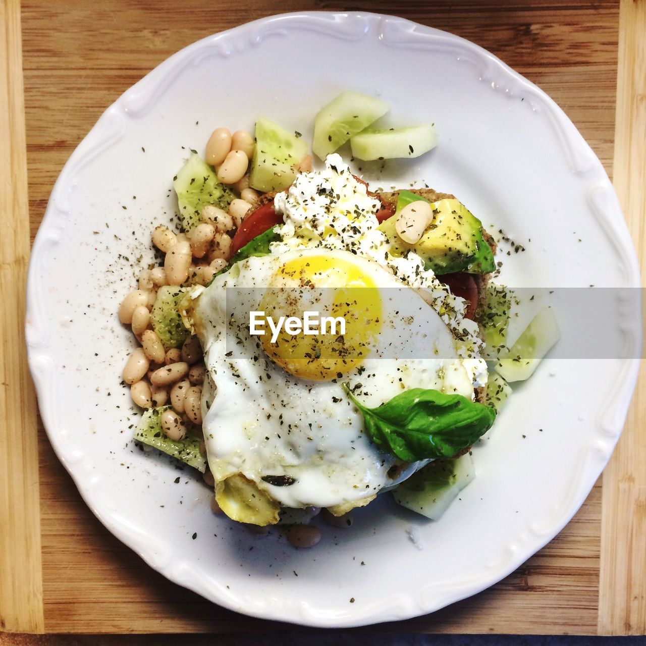 DIRECTLY ABOVE SHOT OF BREAKFAST SERVED ON PLATE