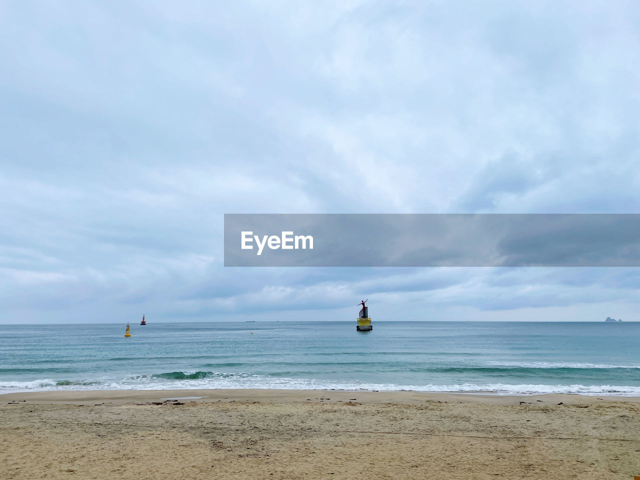 SCENIC VIEW OF BEACH