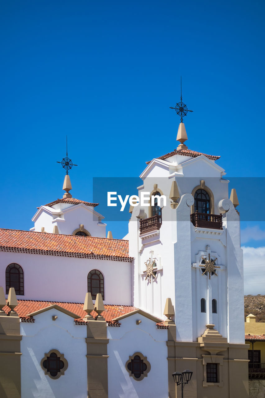 LOW ANGLE VIEW OF BELL TOWER AGAINST CLEAR SKY