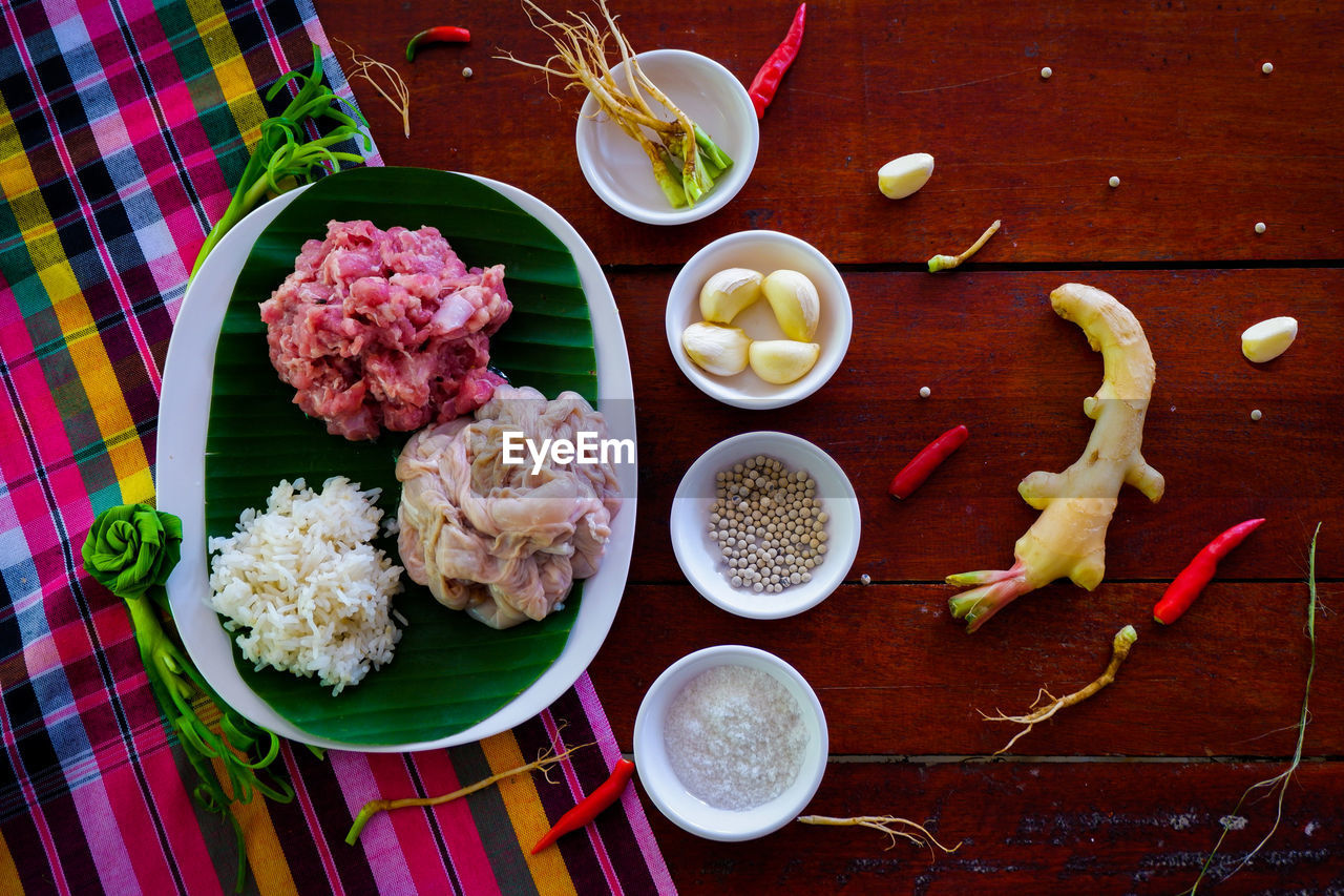 HIGH ANGLE VIEW OF FRUIT SALAD ON TABLE