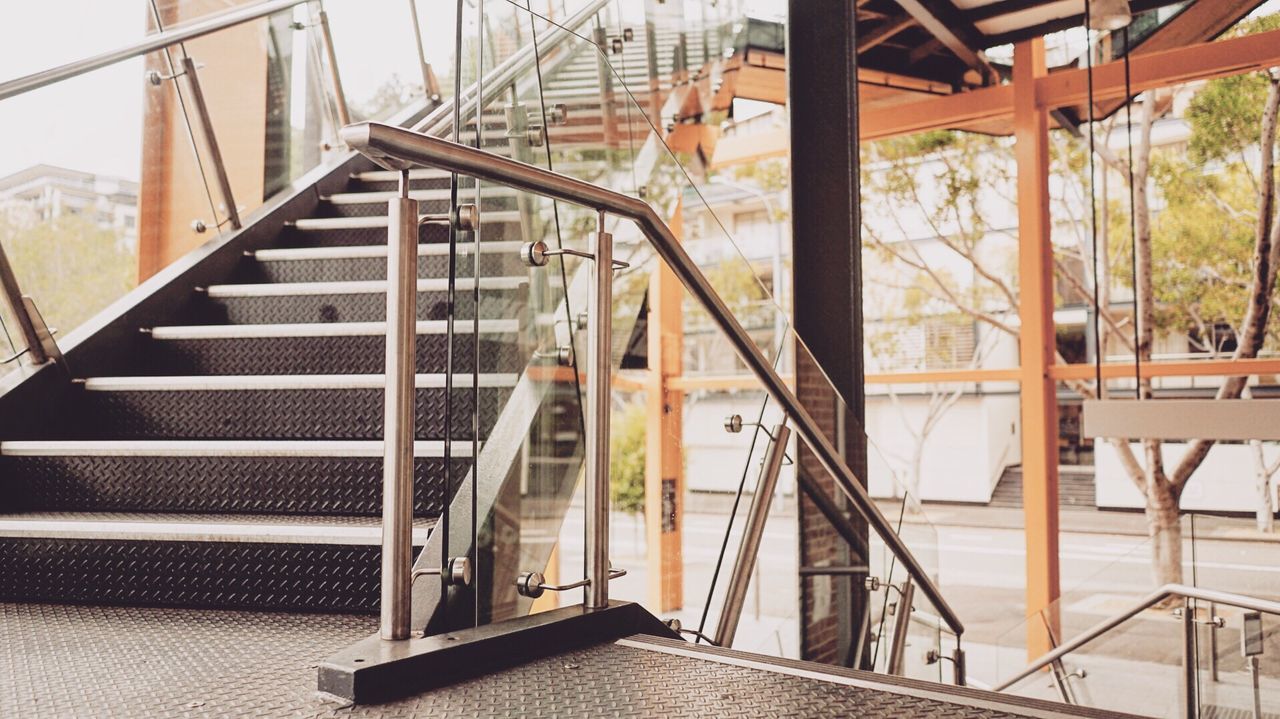 LOW ANGLE VIEW OF STAIRCASE IN STAIRWAY