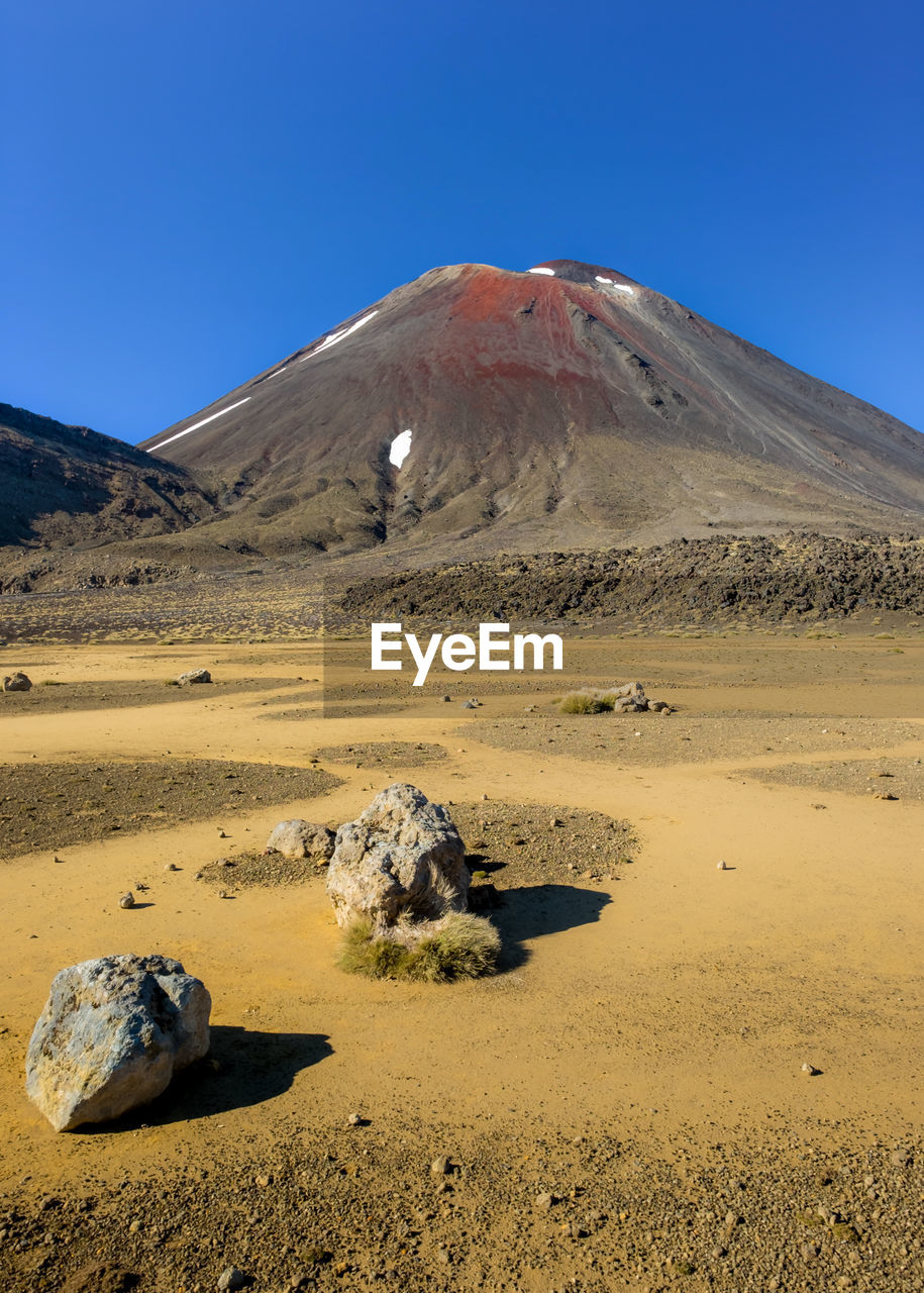 Scenic view of mount ngauruhoe  in tongariro national park, new zealand