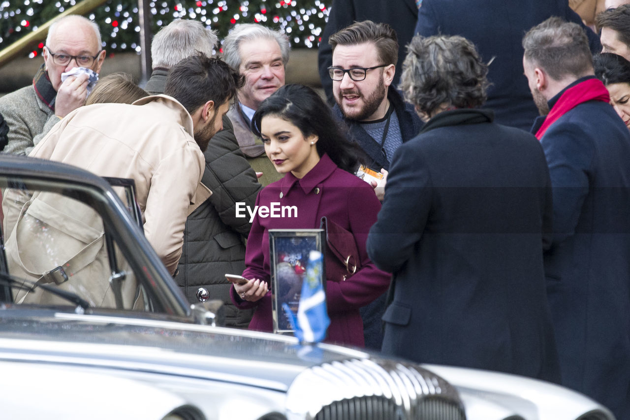 GROUP OF PEOPLE IN CAR AT BUS