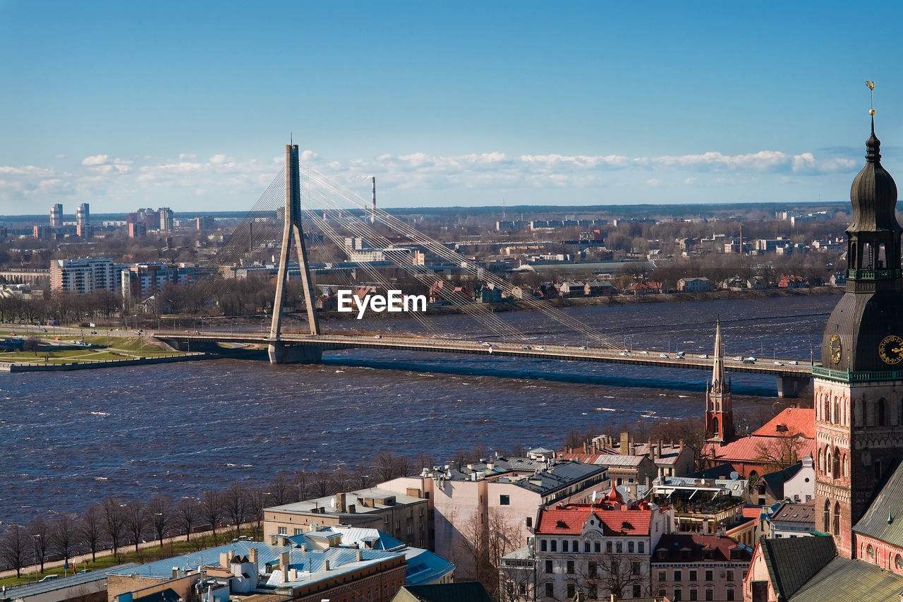 HIGH ANGLE VIEW OF CITY AT RIVER