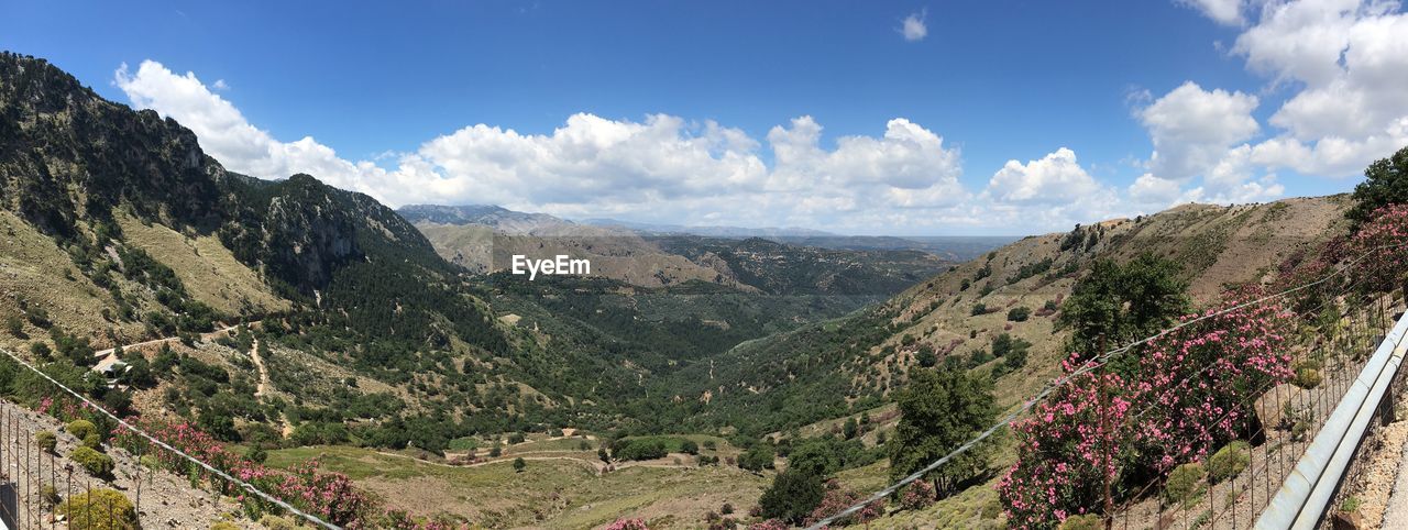 PANORAMIC VIEW OF VALLEY AND MOUNTAINS AGAINST SKY