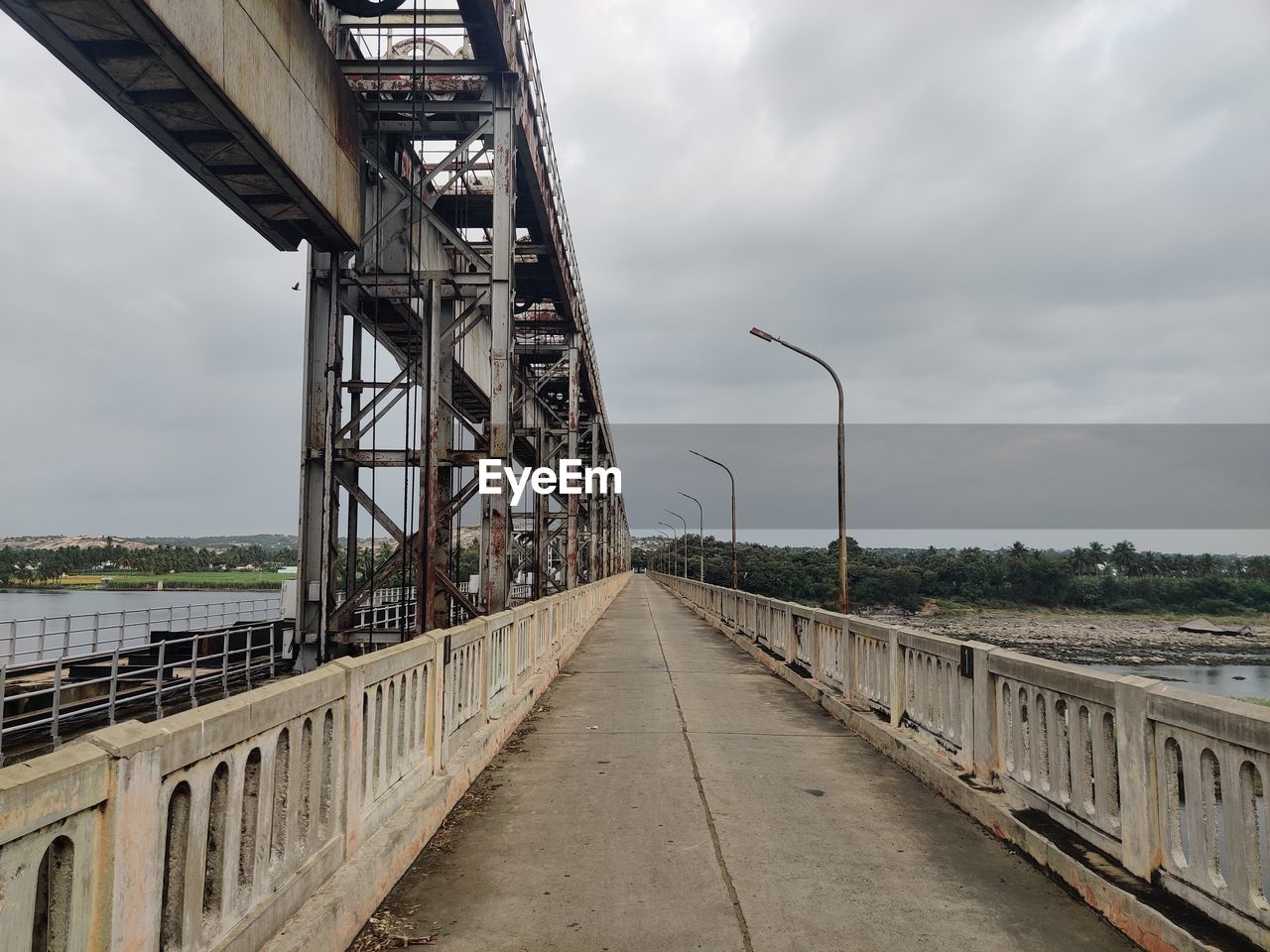 BRIDGE IN CITY AGAINST SKY