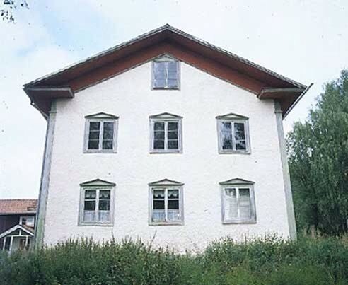 VIEW OF BUILT STRUCTURE AGAINST SKY