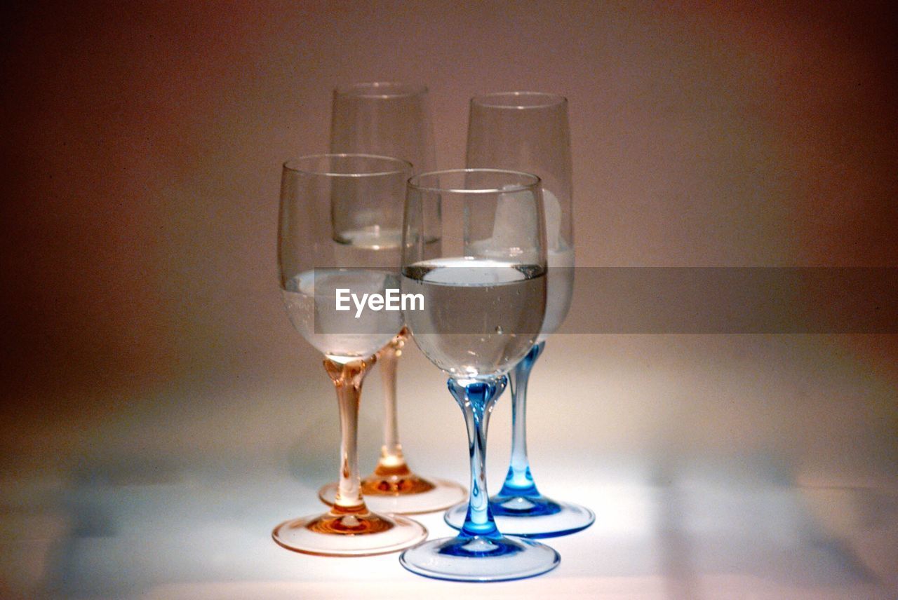 CLOSE-UP OF WINE AND GLASSES ON TABLE