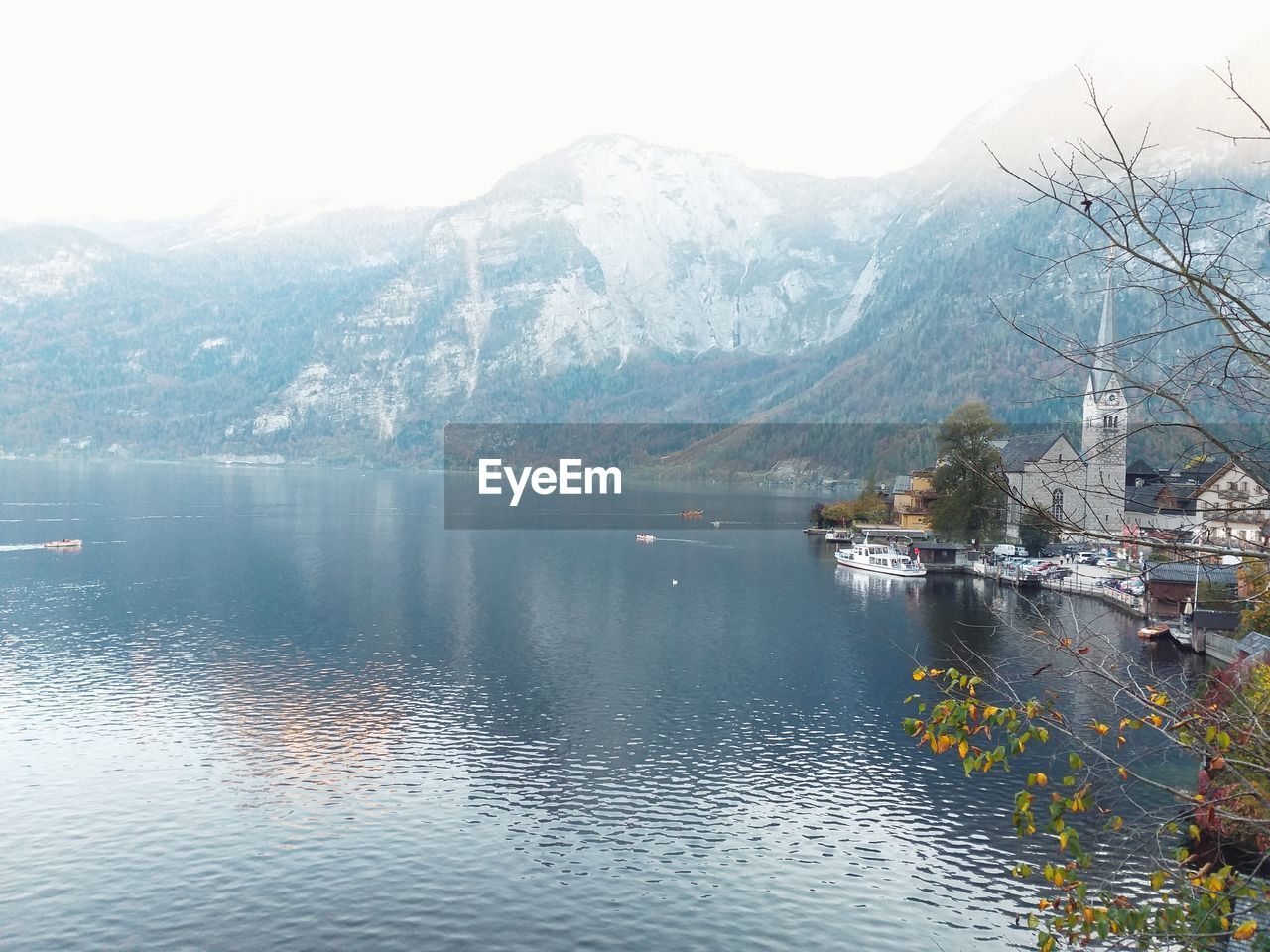 SCENIC VIEW OF LAKE AGAINST MOUNTAIN RANGE