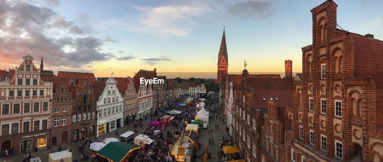 PANORAMIC VIEW OF CITY AGAINST SKY