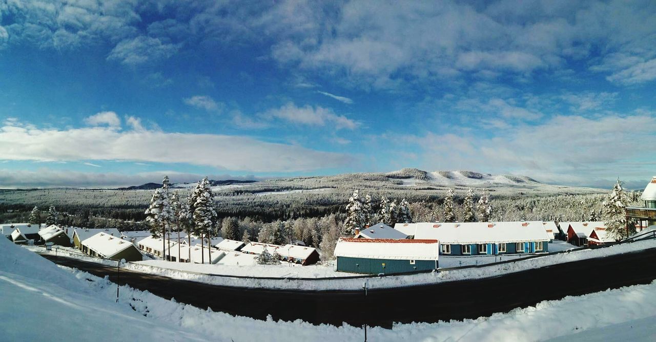 PANORAMIC VIEW OF SNOW COVERED LANDSCAPE