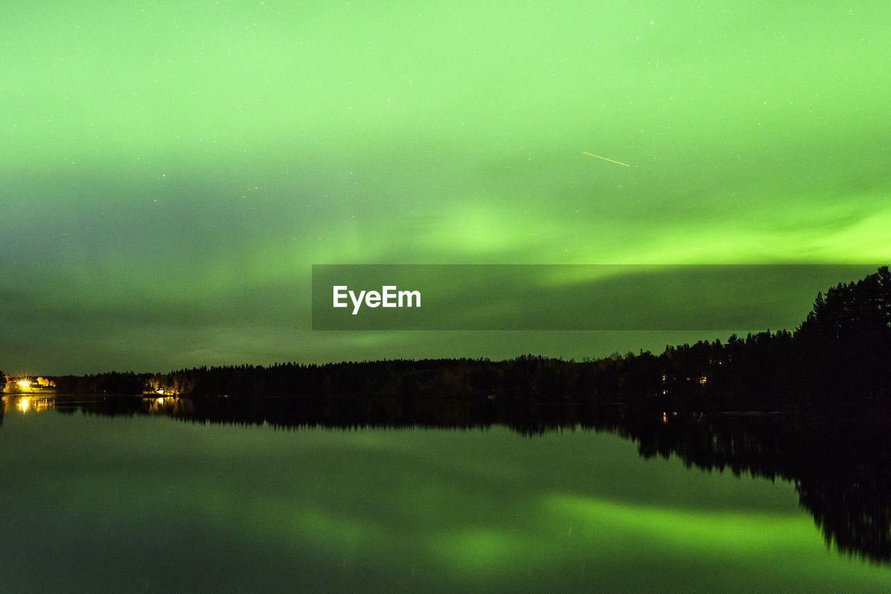 SCENIC VIEW OF LAKE AGAINST SKY DURING NIGHT