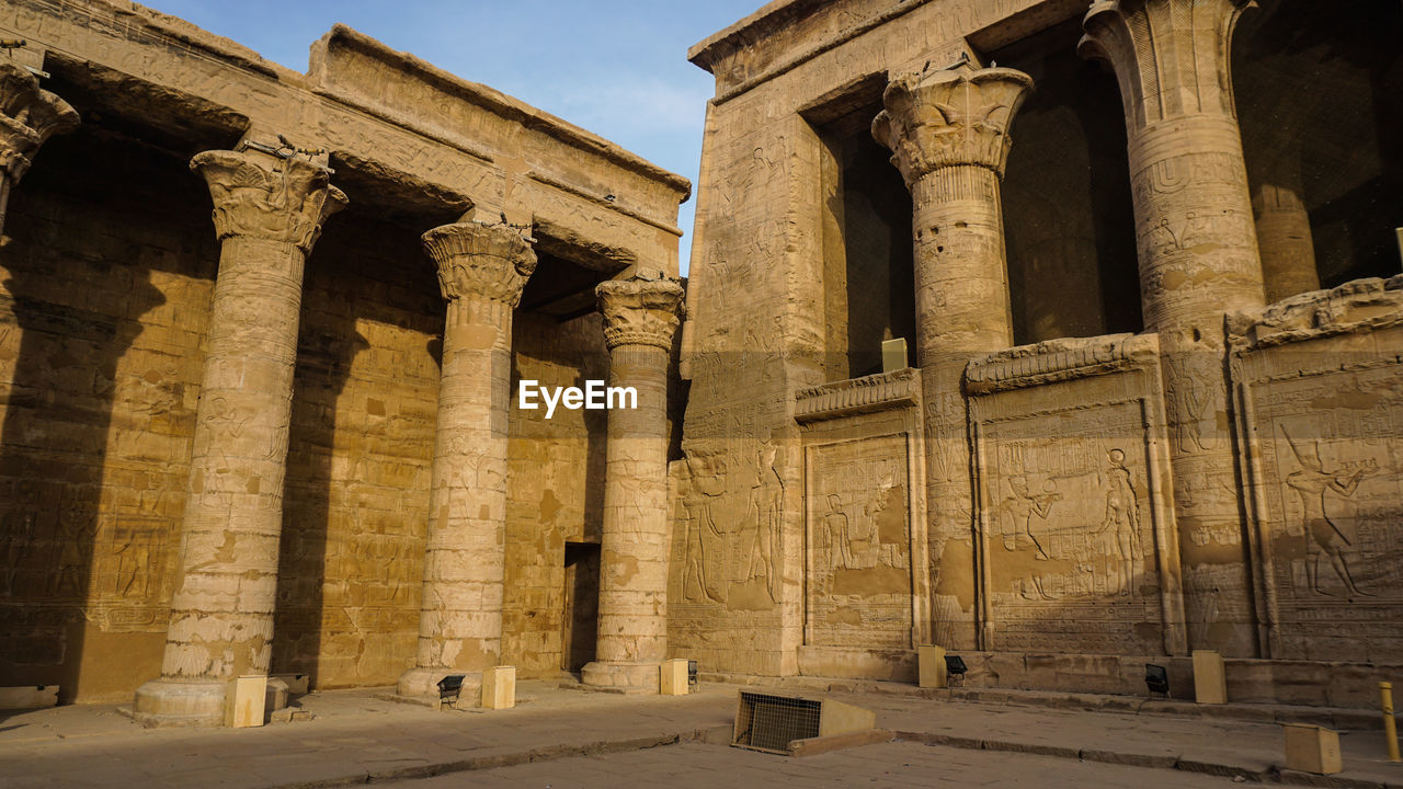 Temple of horus or edfu travel destination in egypt entrance gate  beautiful african architecture