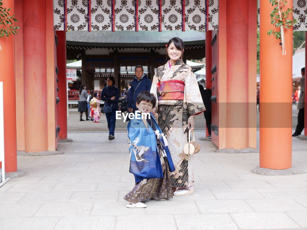 PEOPLE IN TRADITIONAL BUILDING AT PARK