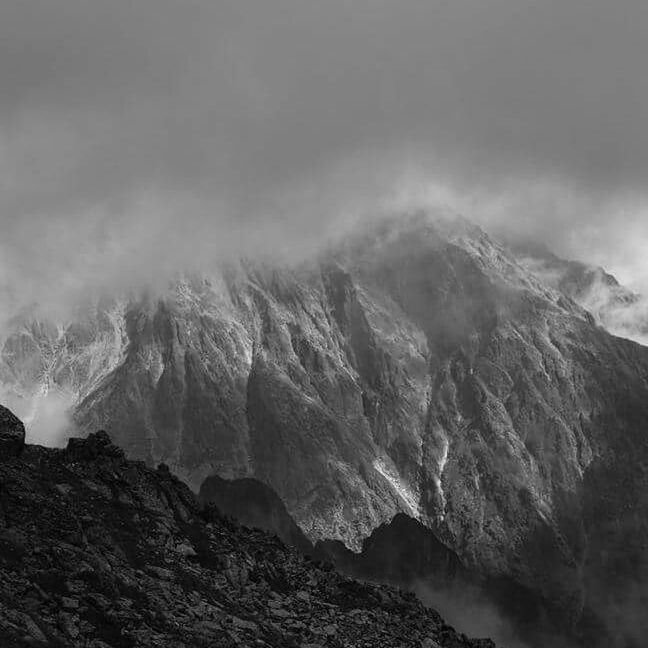 SCENIC VIEW OF SNOWCAPPED MOUNTAINS