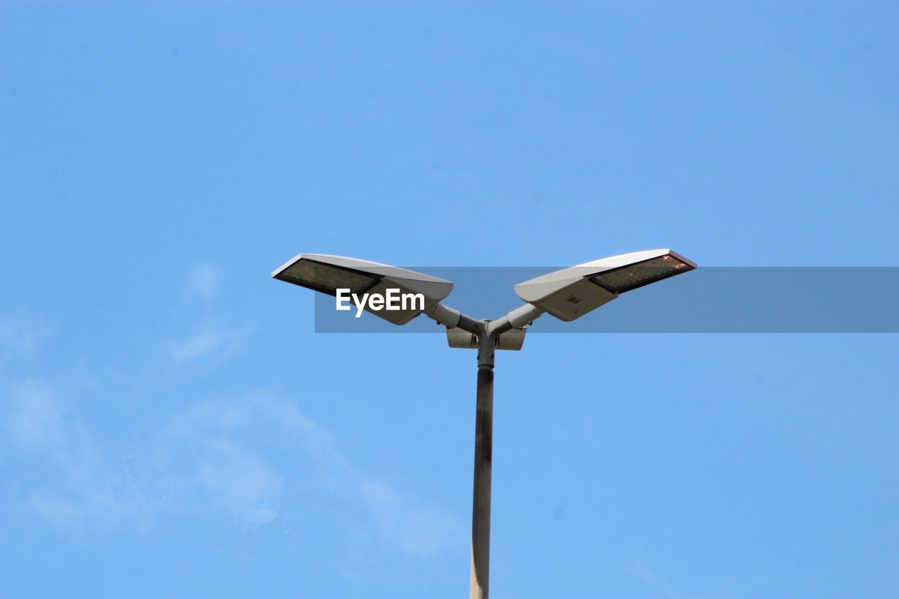 LOW ANGLE VIEW OF STREET LIGHT AGAINST CLEAR SKY