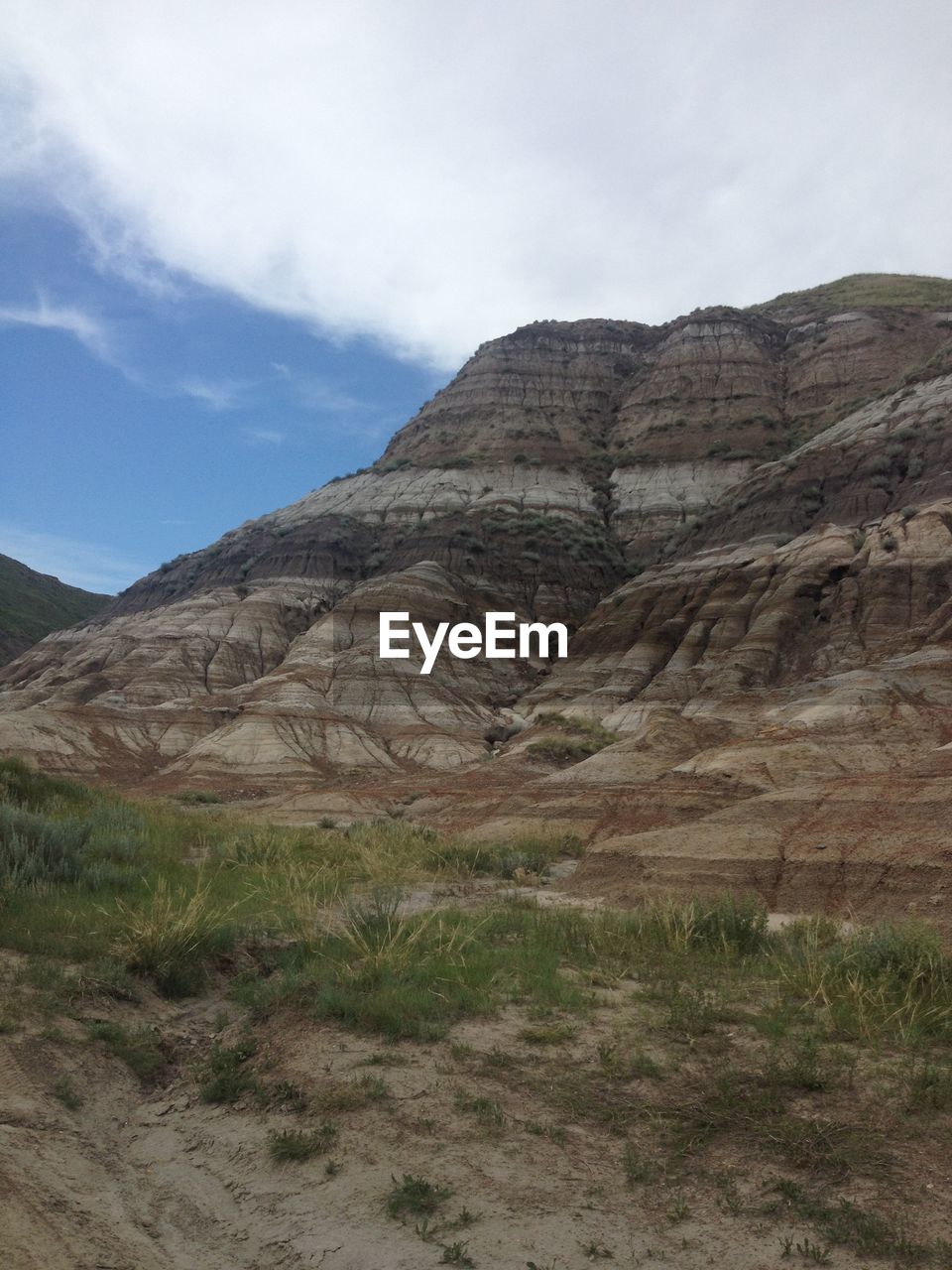 Scenic view of rocky mountains against sky. drumheller alberta. 