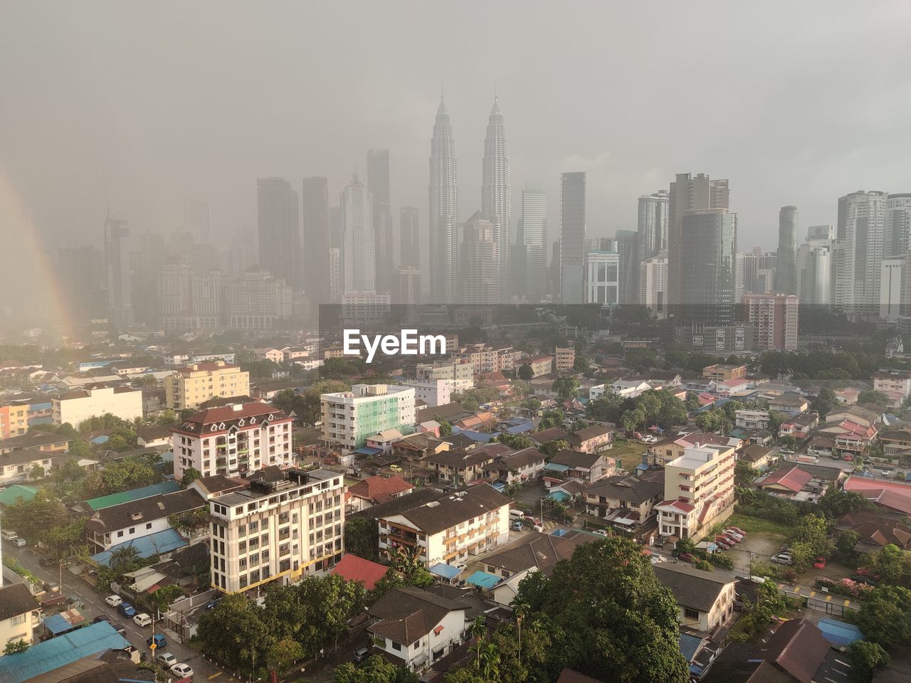 HIGH ANGLE VIEW OF BUILDINGS AGAINST SKY IN CITY