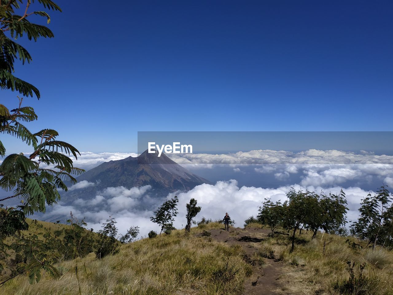 SCENIC VIEW OF SNOWCAPPED MOUNTAINS AGAINST BLUE SKY