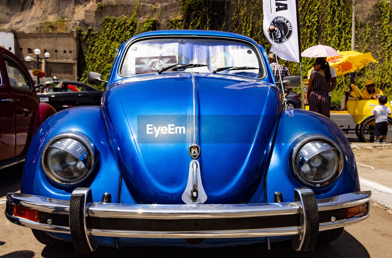 VINTAGE CAR ON STREET