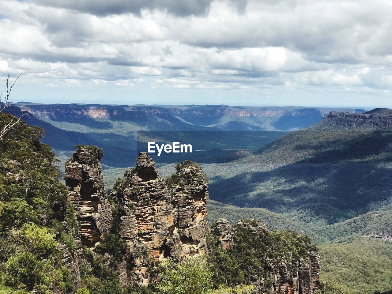 SCENIC VIEW OF LANDSCAPE AGAINST CLOUDY SKY