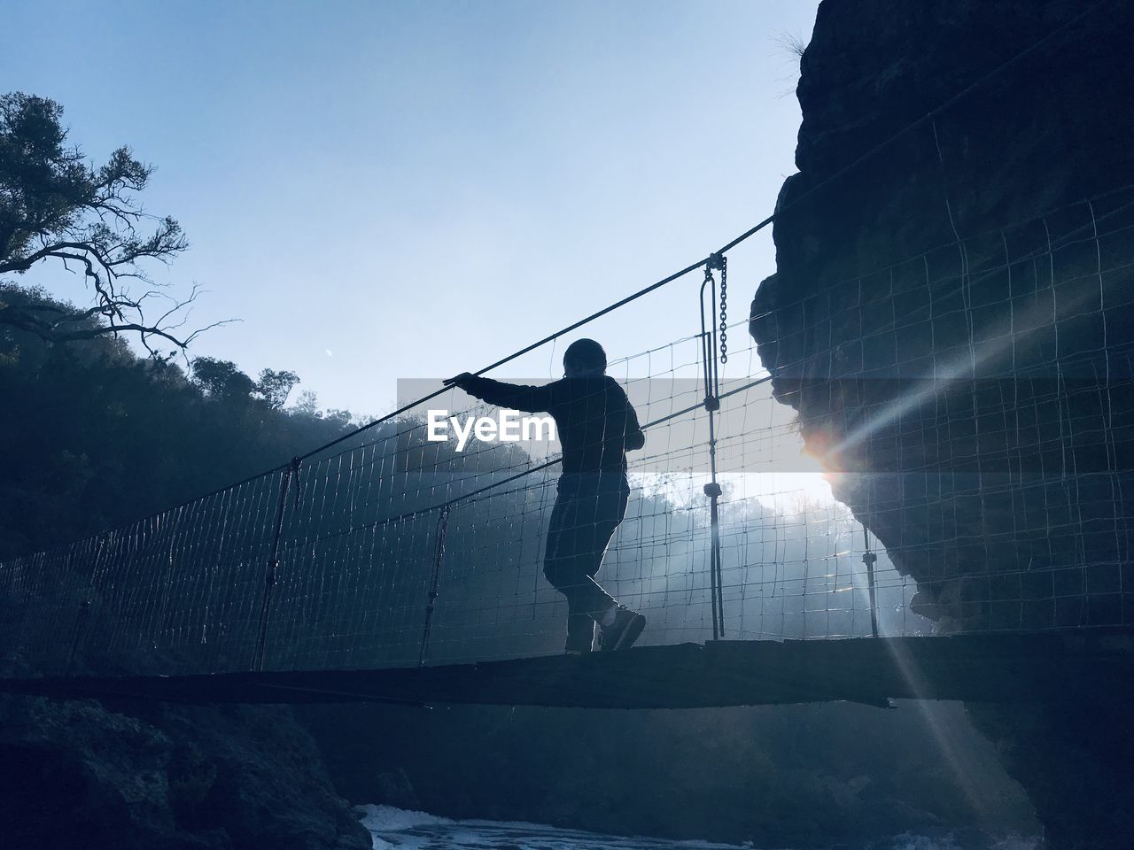 Tracking over rivers on suspension bridge