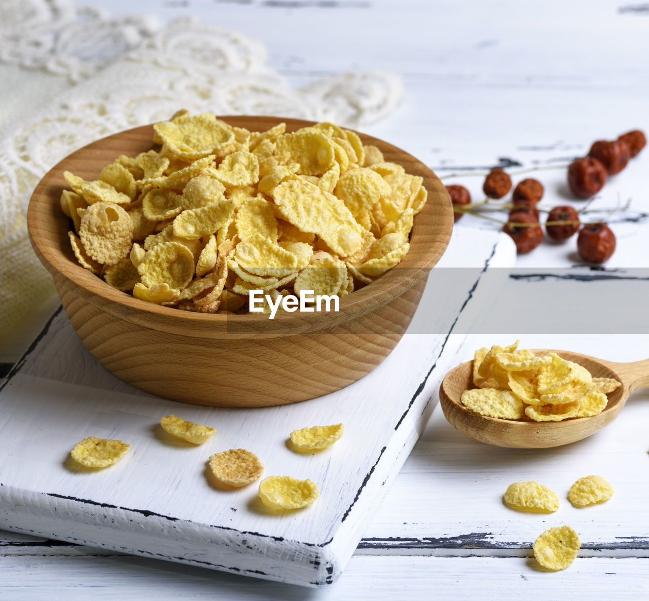 HIGH ANGLE VIEW OF FOOD ON TABLE