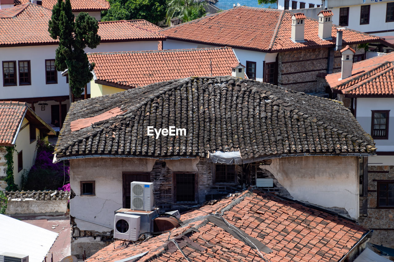 HIGH ANGLE VIEW OF OLD BUILDINGS IN TOWN