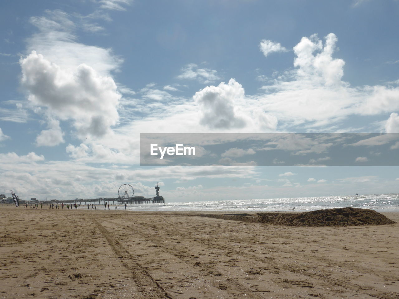 SCENIC VIEW OF BEACH AGAINST CLOUDY SKY