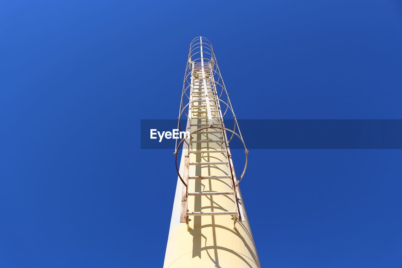 LOW ANGLE VIEW OF TOWER AGAINST CLEAR SKY