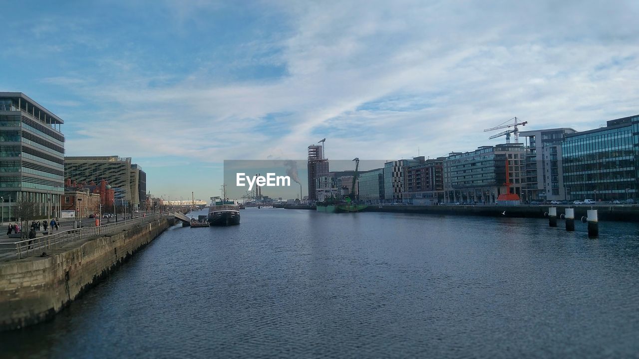 VIEW OF BUILDINGS AT WATERFRONT