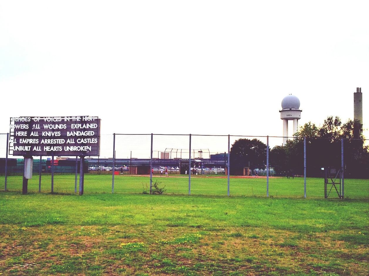 INFORMATION SIGN ON FIELD