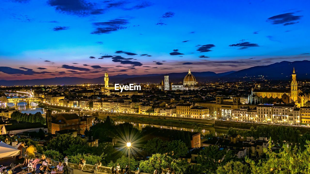 HIGH ANGLE VIEW OF ILLUMINATED CITYSCAPE AT NIGHT