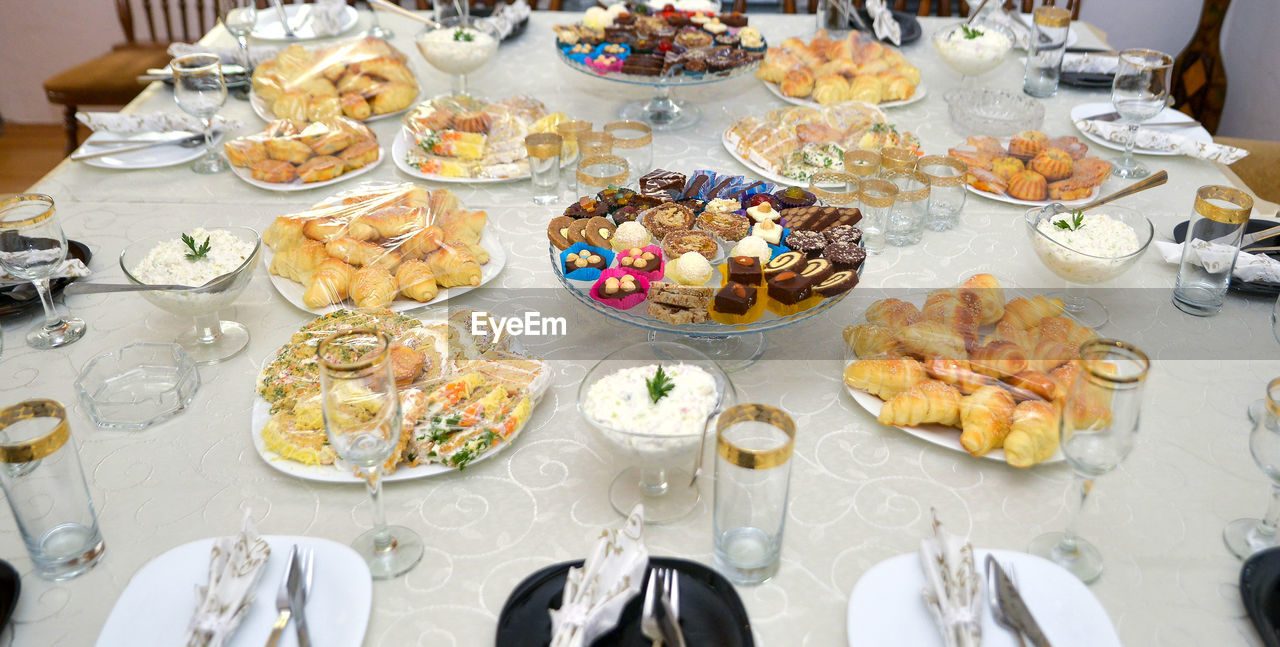 HIGH ANGLE VIEW OF VARIOUS FOOD