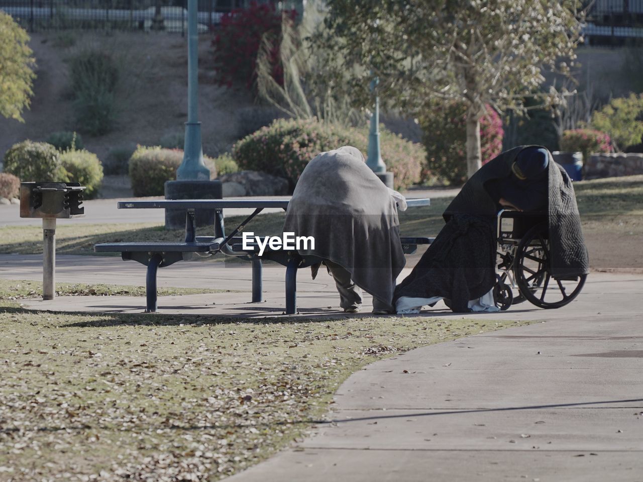 VIEW OF EMPTY BENCHES ON PARK BENCH